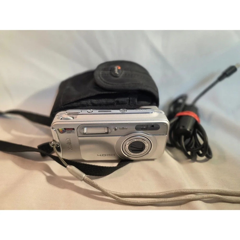 Kodak EasyShare LS743 Digital Camera 4.0MP Silver Schneider-Kreuznach Lens Case